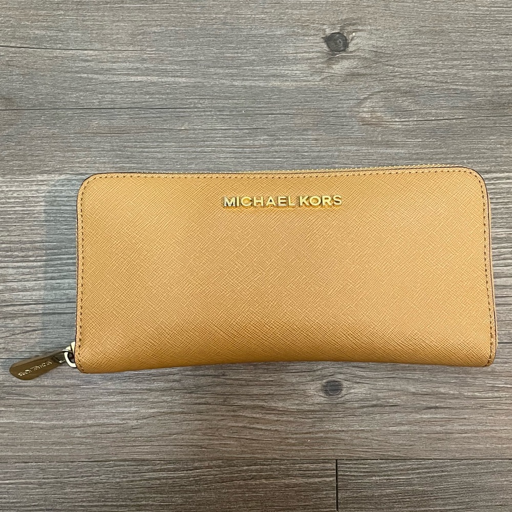 Michael Kors Jet Set Travel Saffiano Wallet